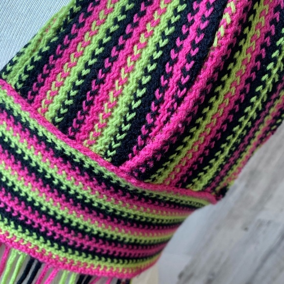 Size medium custom made crop top - Picture 2 of 5